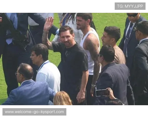 梅西为球场改造出资,低调捐赠被媒体默默报道 梅西为球场改造出资,低调捐赠被媒体默默报道