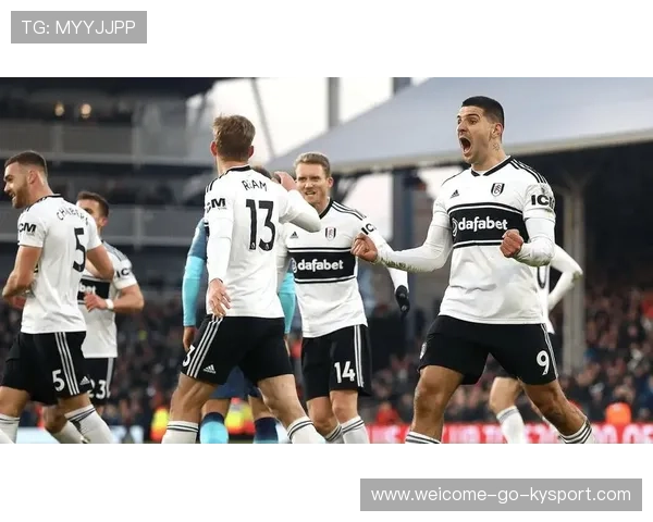 曼联全员备战,争四大战前夕,热刺迎来挑战 曼联全员备战,争四大战前夕,热刺迎来挑战