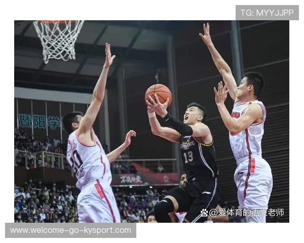 辽宁追到1回合差距，末段连续远投偏出，辽宁队24秒违例